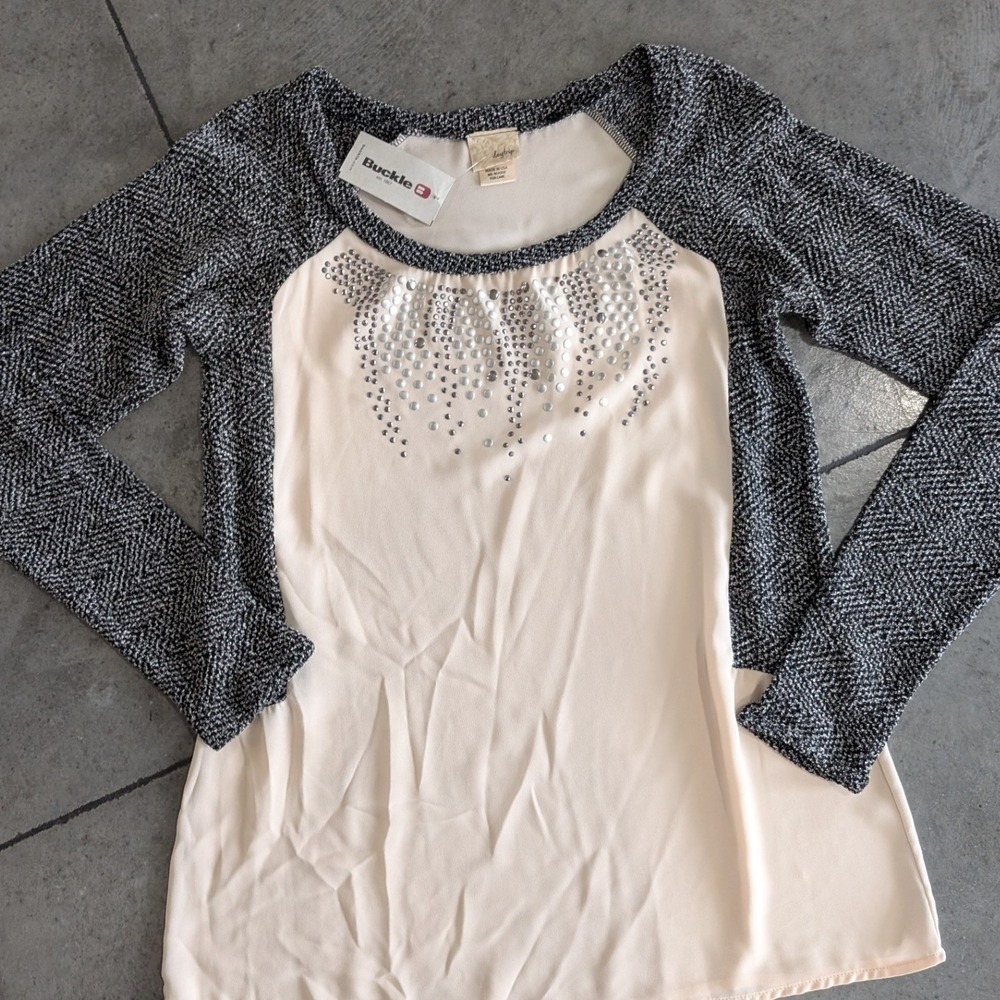 NWT Daytrip By Buckle Long Sleeve Tope Black Beaded Neck Women's Small‎